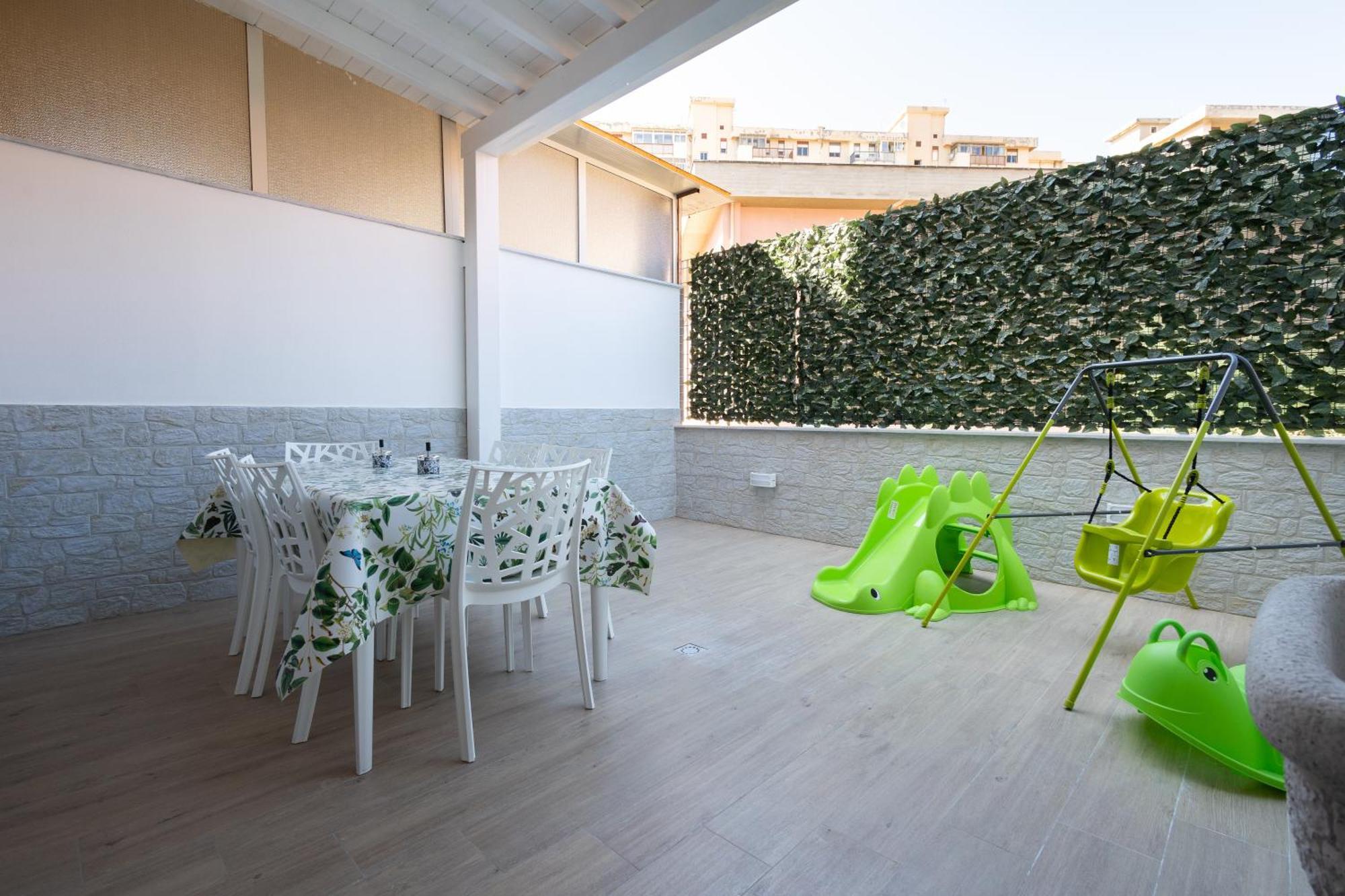 Ludo Holiday House - Charming Con Patio A Due Passi Dalla Cattedrale Палермо Экстерьер фото